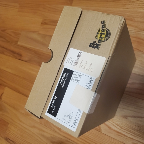 Dr. Martens 1460 Patent Leather Boot - Picture 7 of 8